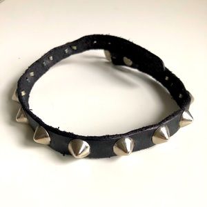 R13 Cone Stud Choker